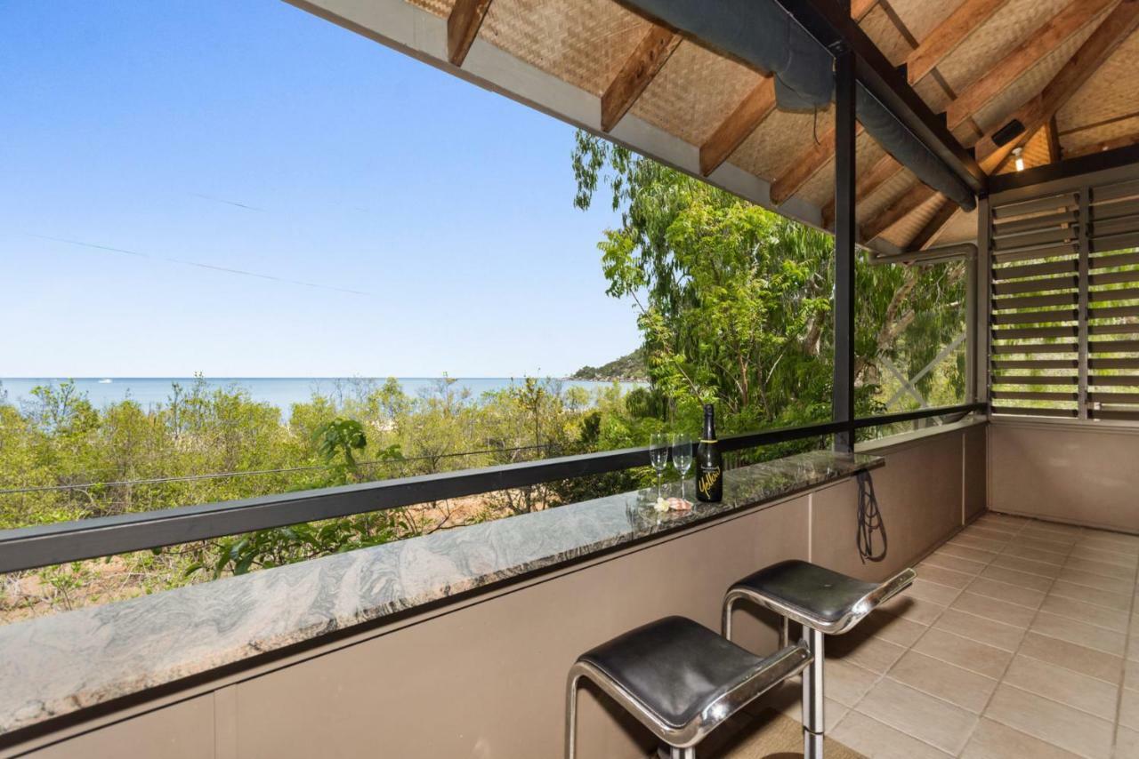 Absolute Beachfront Horseshoe Bay Экстерьер фото