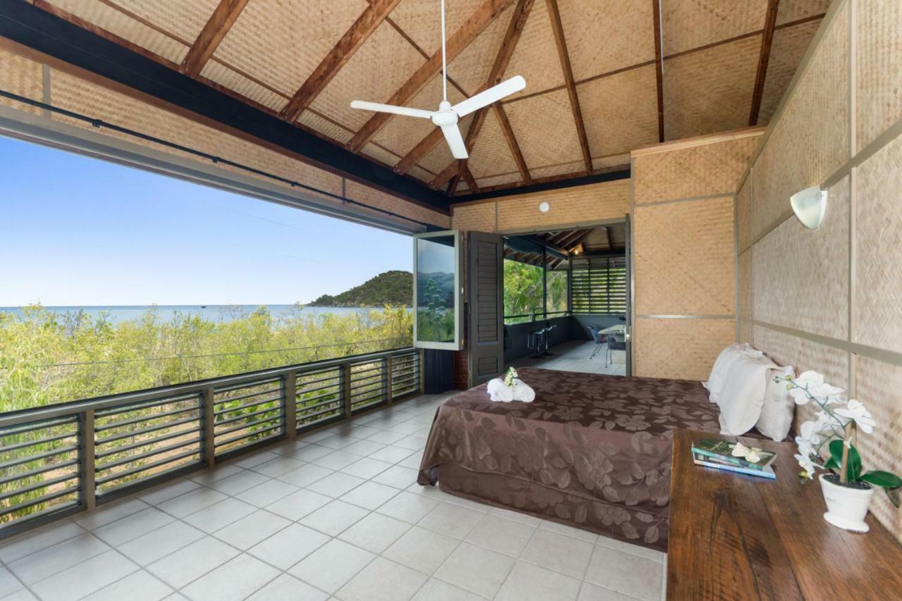 Absolute Beachfront Horseshoe Bay Экстерьер фото